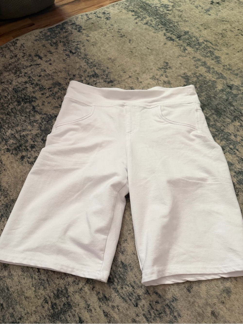 HUE White Mid-Length Bike Shorts with Pockets